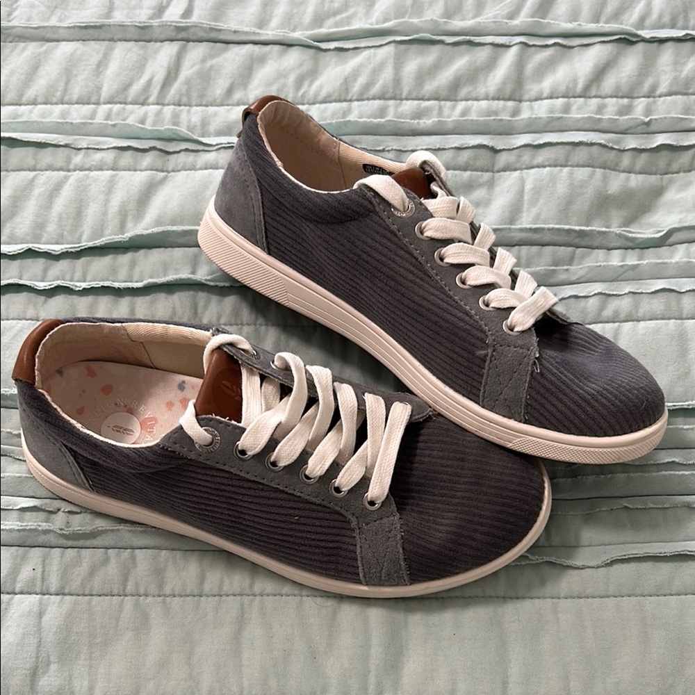 REVITALIGN Dark Gray Casual Flats